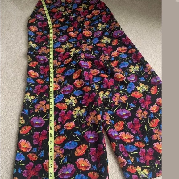 NEW TOPSHOP Sleeveless Floral Jumpsuit SIZE 8-10 - Picture 5 of 8